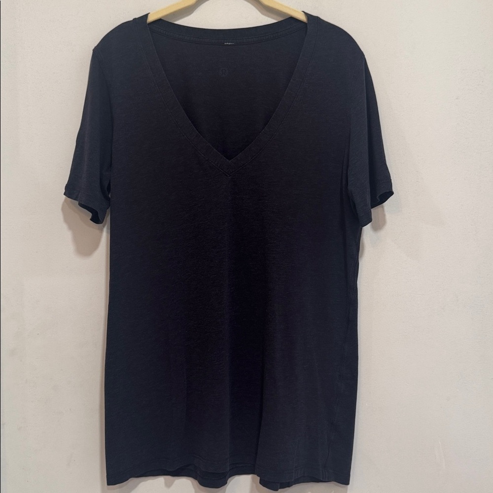 lululemon athletica Large Dark Blue-ish/Gray V-Neck Tee